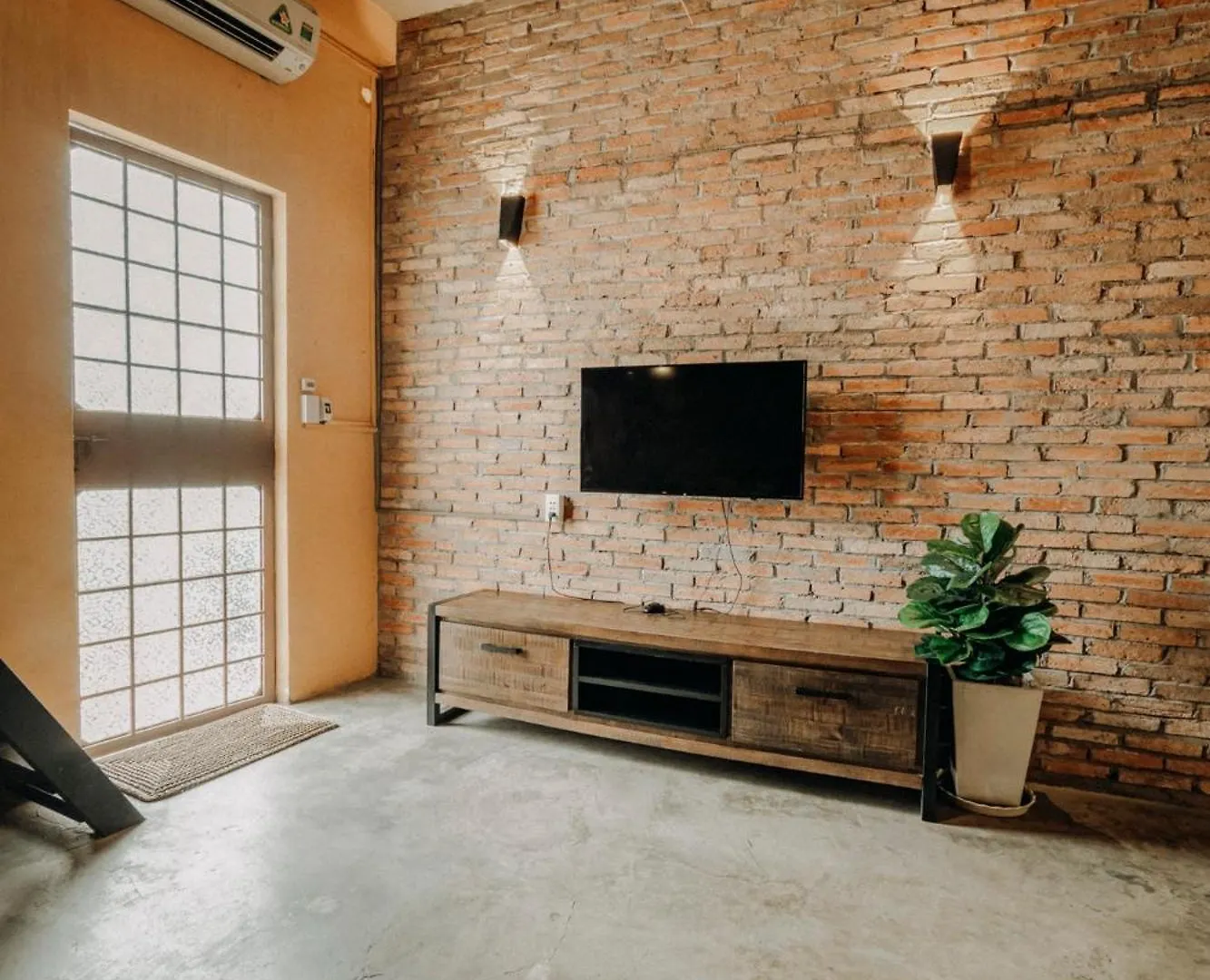 Stay&Chill - S.2: Cozy Studio 3 Minute Walk To Bui Vien Ho Chi Minh City Apartment