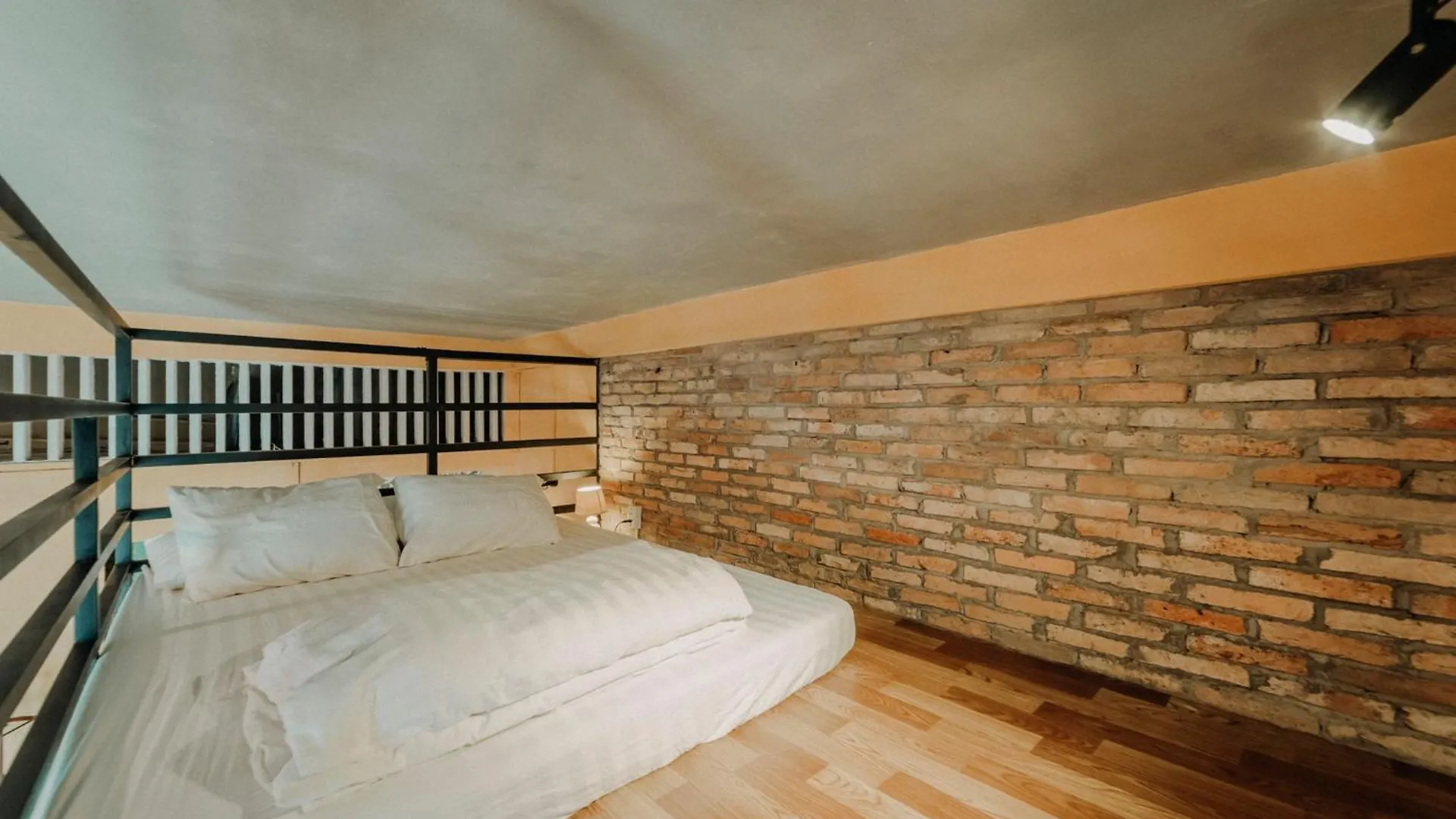 Stay&Chill - S.2: Cozy Studio 3 Minute Walk To Bui Vien Ho Chi Minh City Apartment